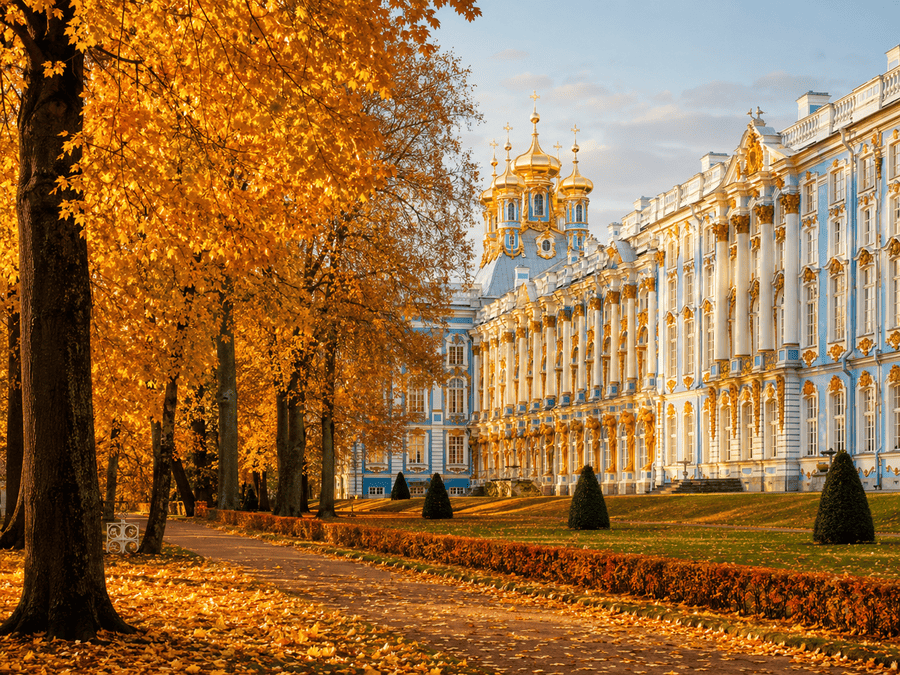 Cung điện Catherine mùa thu tại Pushkin Nga